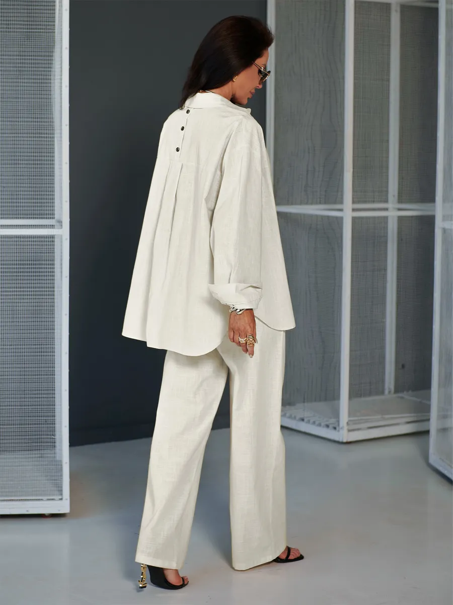 Бежевый костюм брючный летний