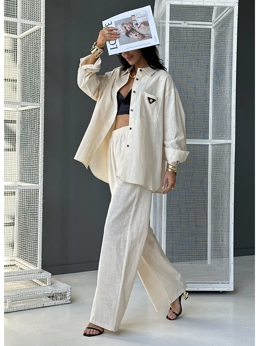 Бежевый костюм брючный летний