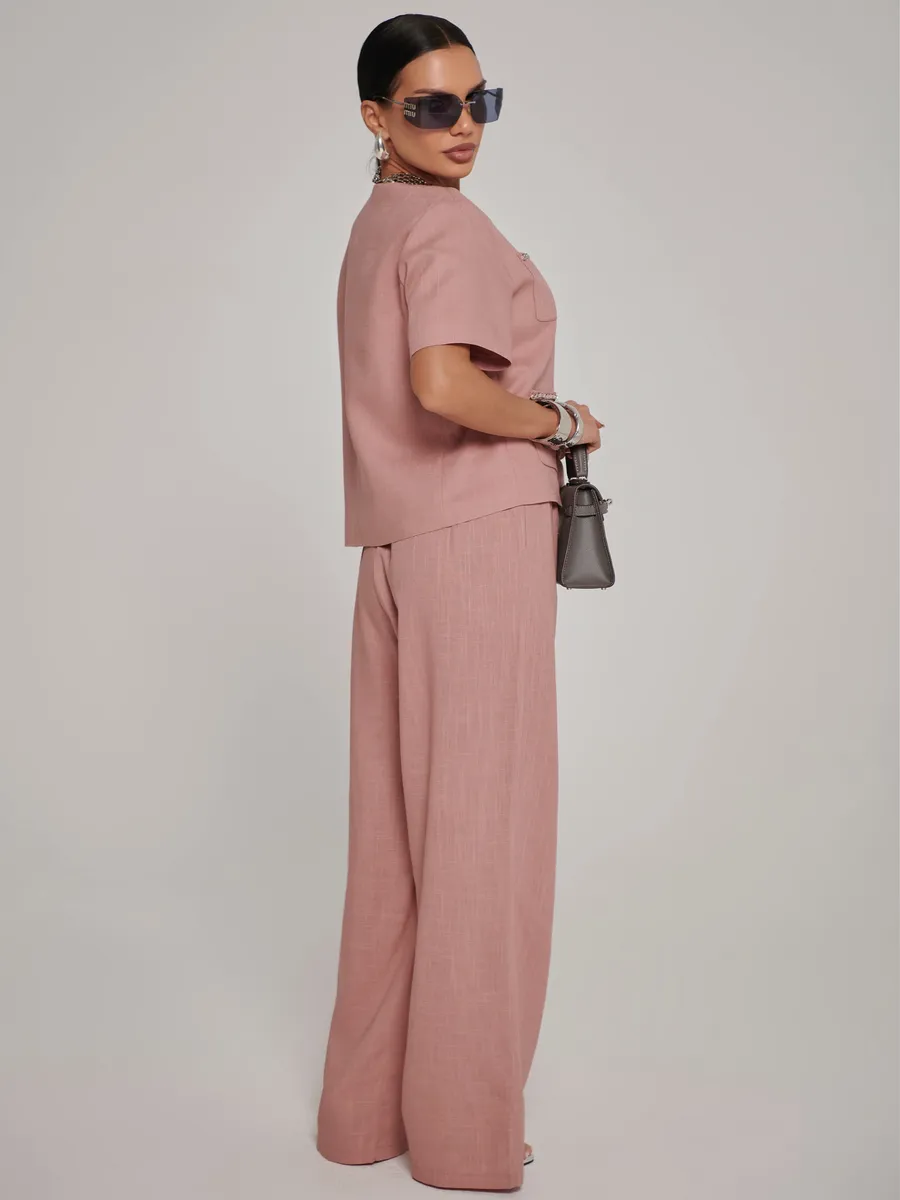 Розовый костюм женский брючный