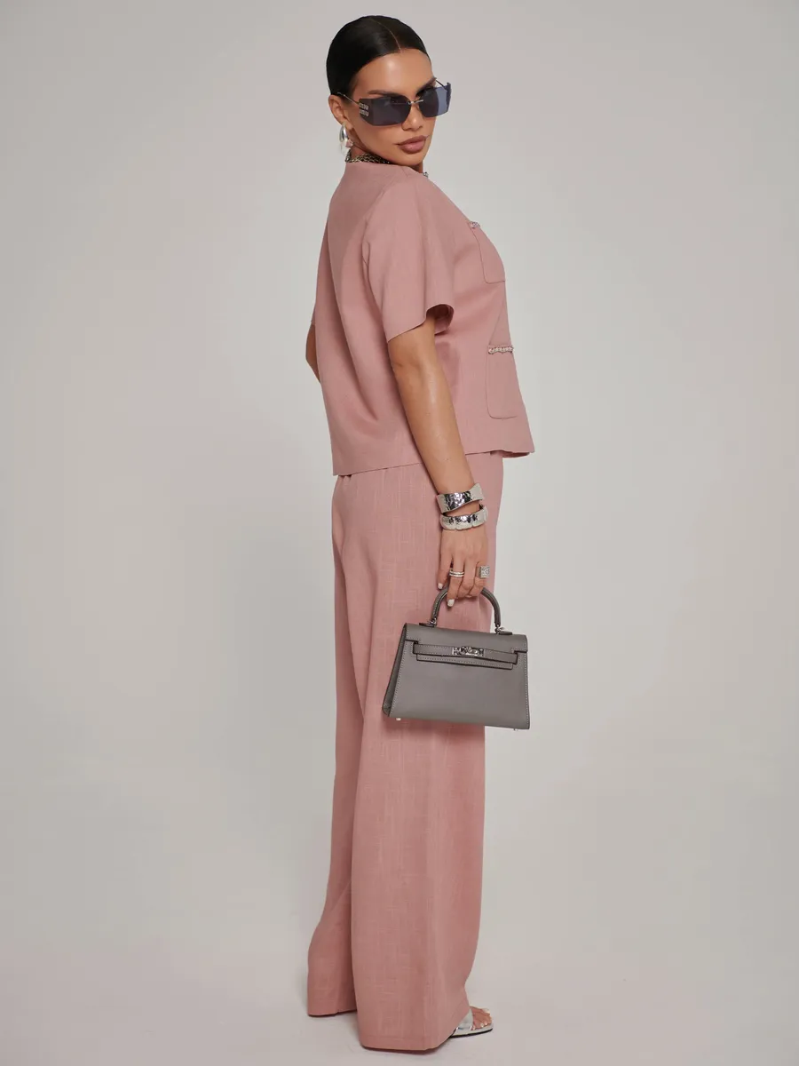 Розовый костюм женский брючный
