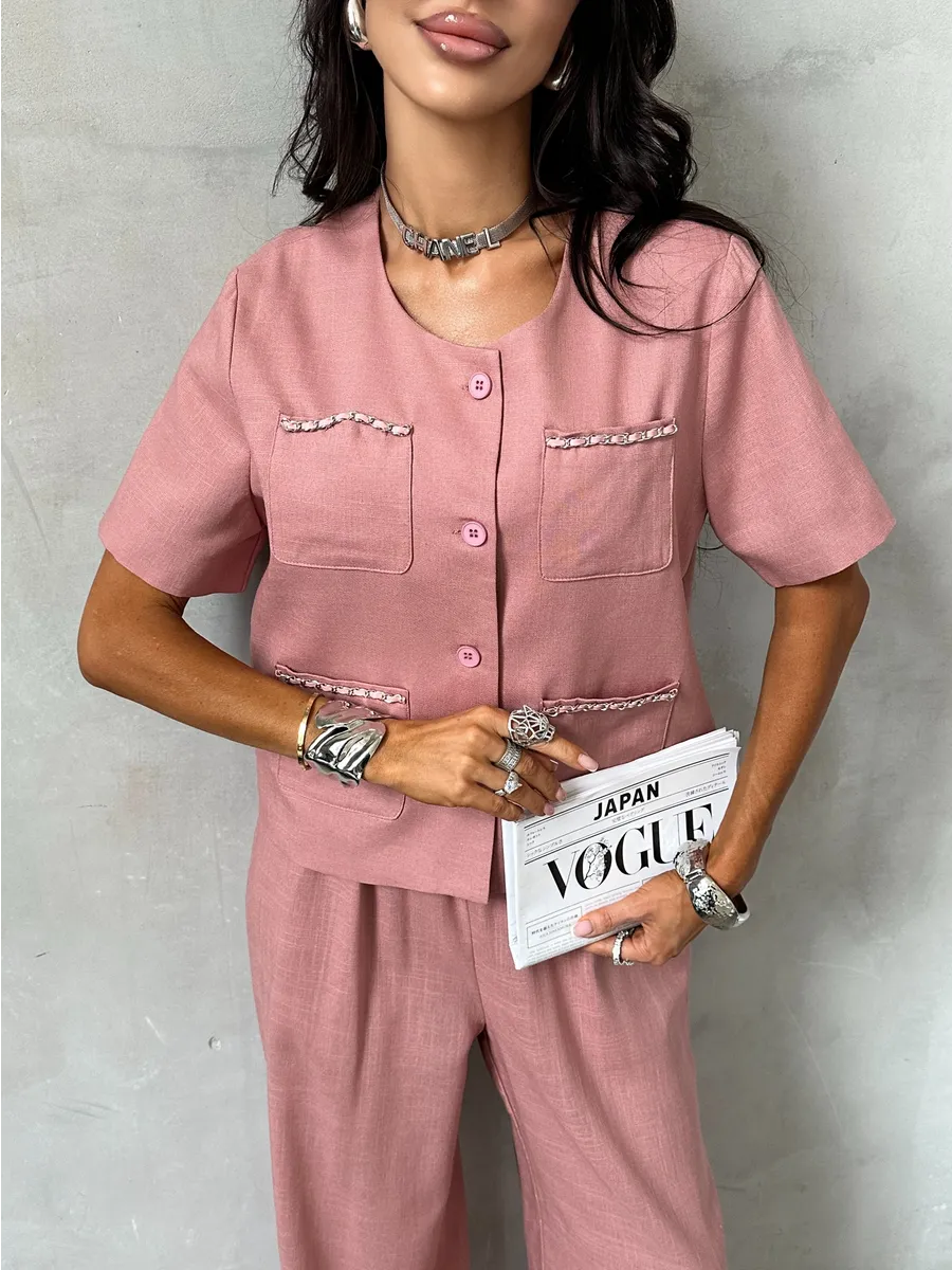 Розовый костюм женский брючный