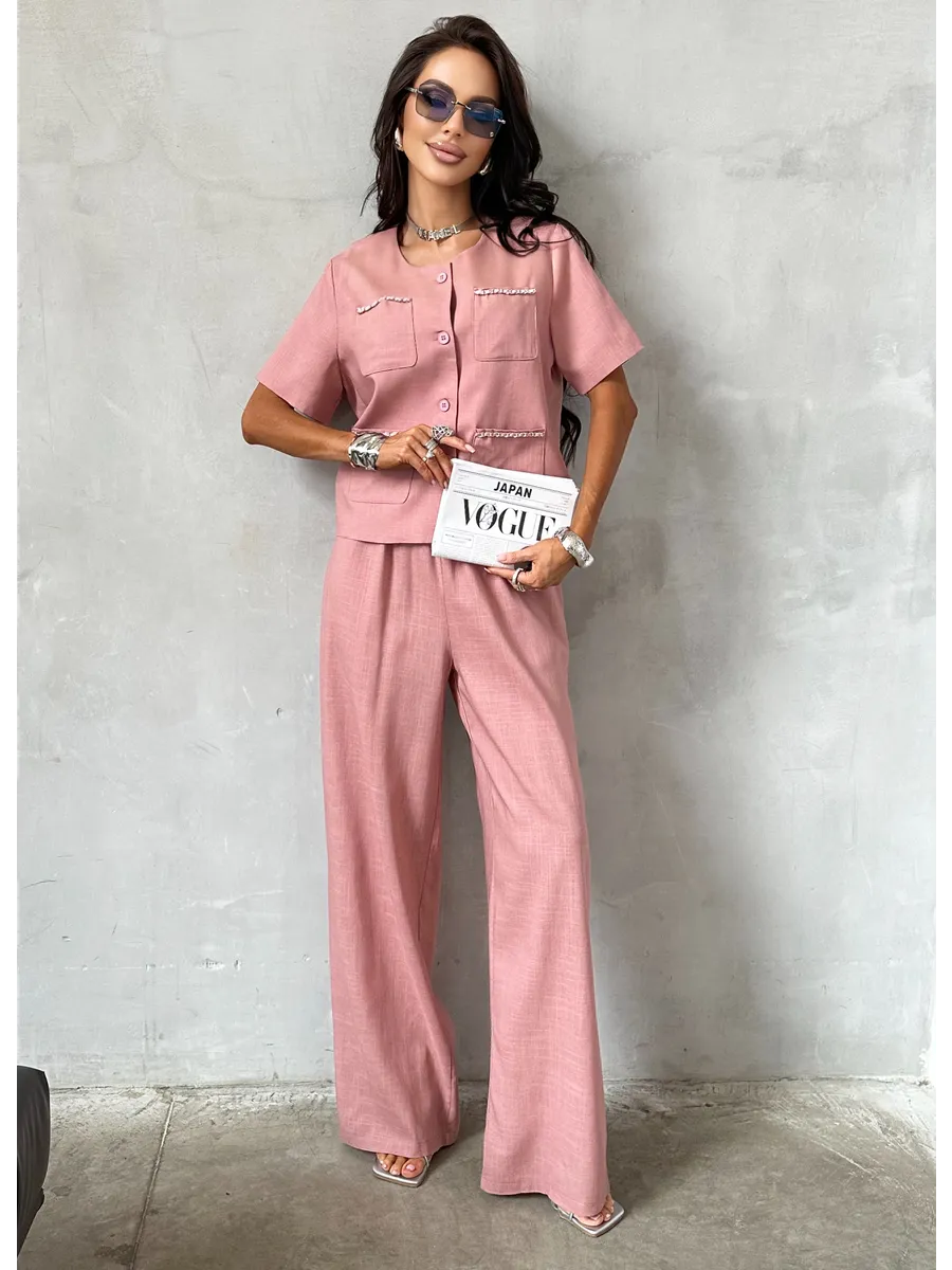 Розовый костюм женский брючный