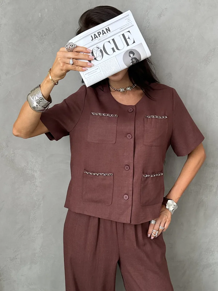 Коричневый костюм женский брючный