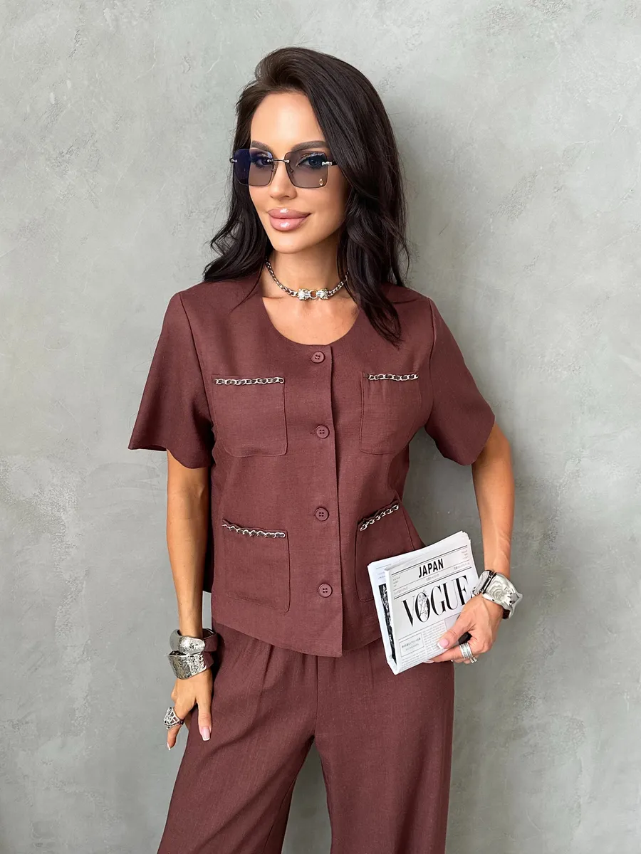 Коричневый костюм женский брючный