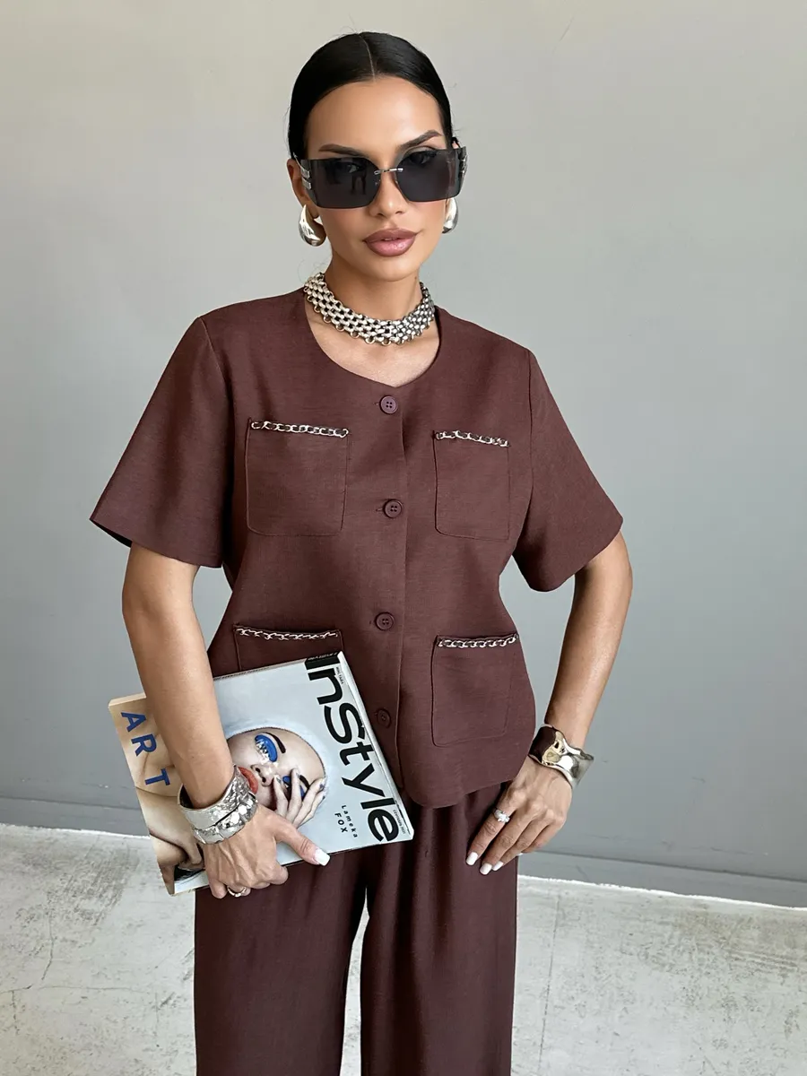 Коричневый костюм женский брючный