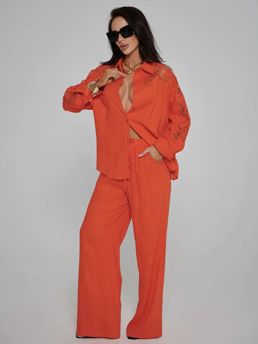 Оранжевый костюм женский брючный