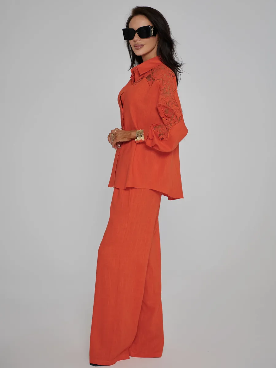 Оранжевый костюм женский брючный