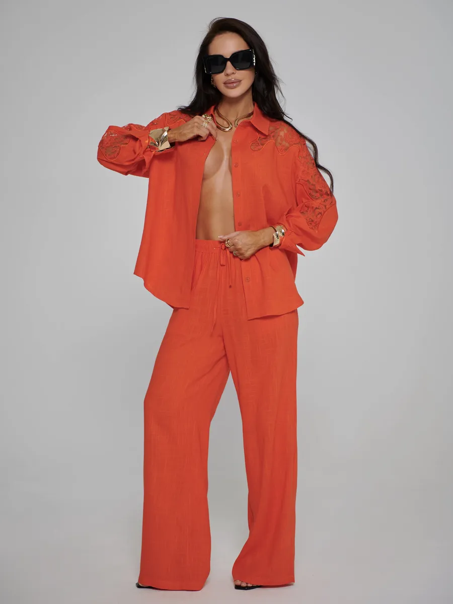 Оранжевый костюм женский брючный