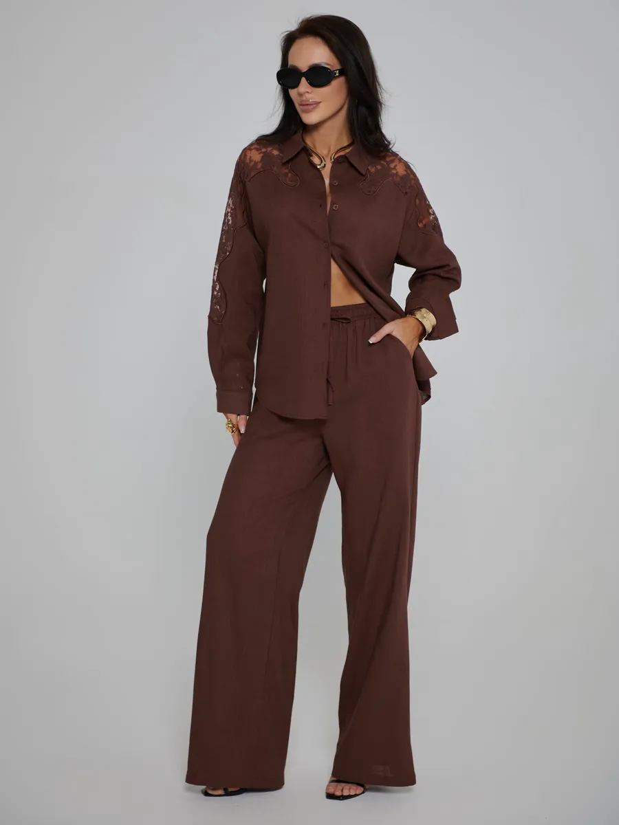 Коричневый костюм женский брючный