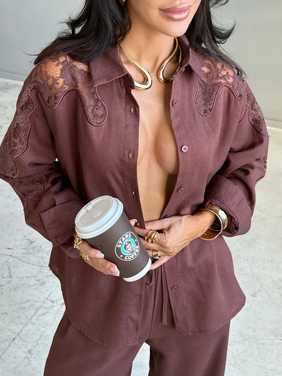 Коричневый костюм женский брючный