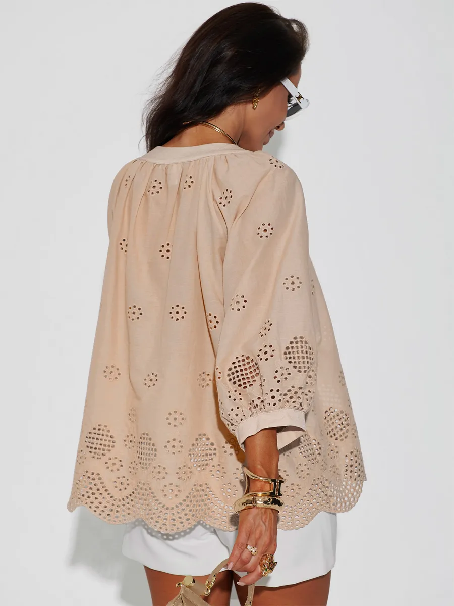 Бежевая блузка нарядная летняя