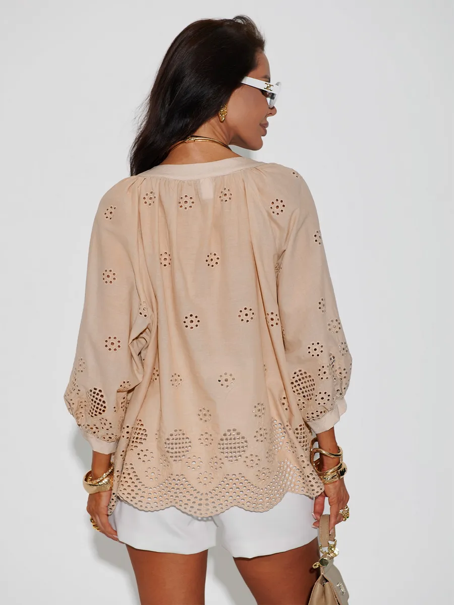 Бежевая блузка нарядная летняя