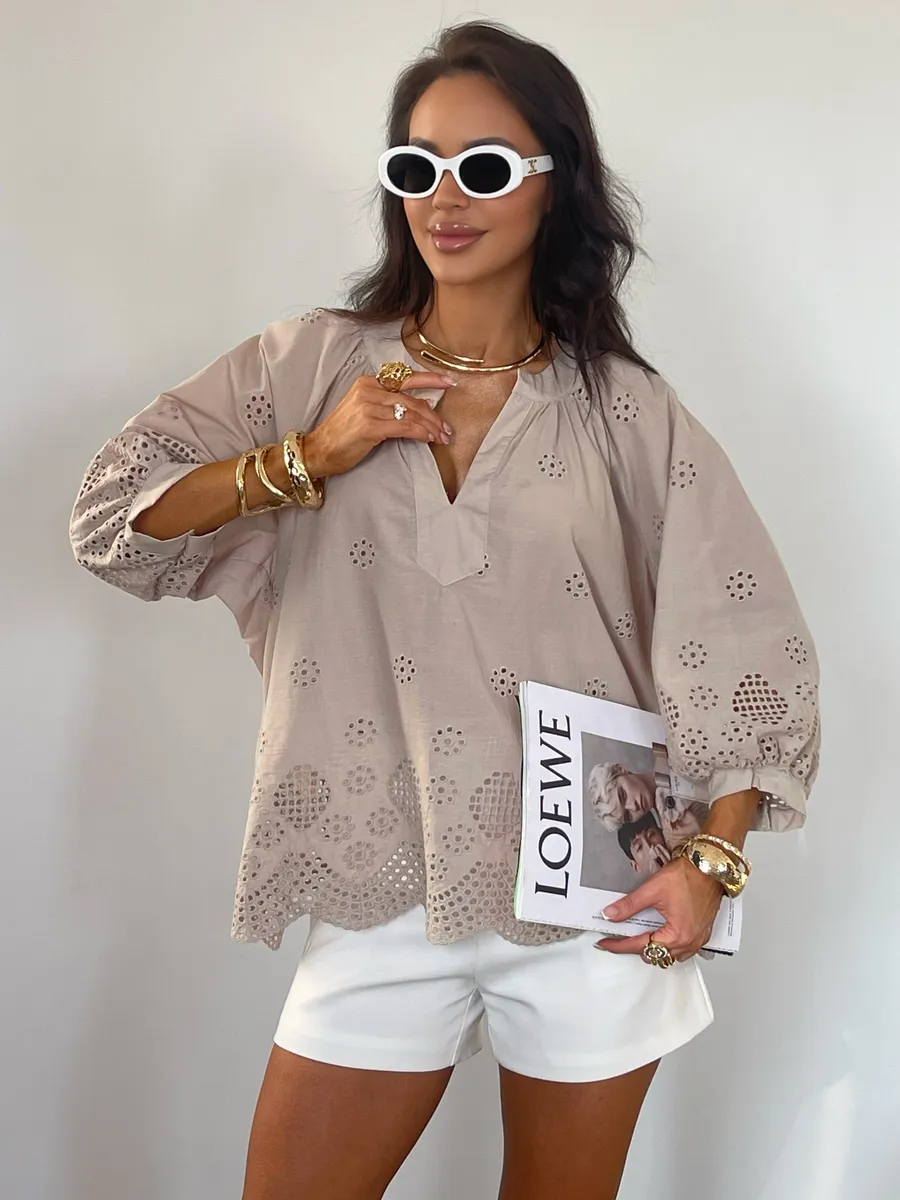 Бежевая блузка нарядная летняя