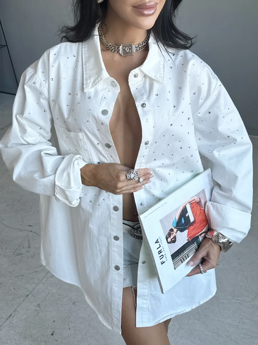 Белая рубашка нарядная джинсовая