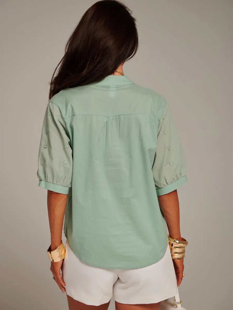 Оливковая блузка нарядная летняя