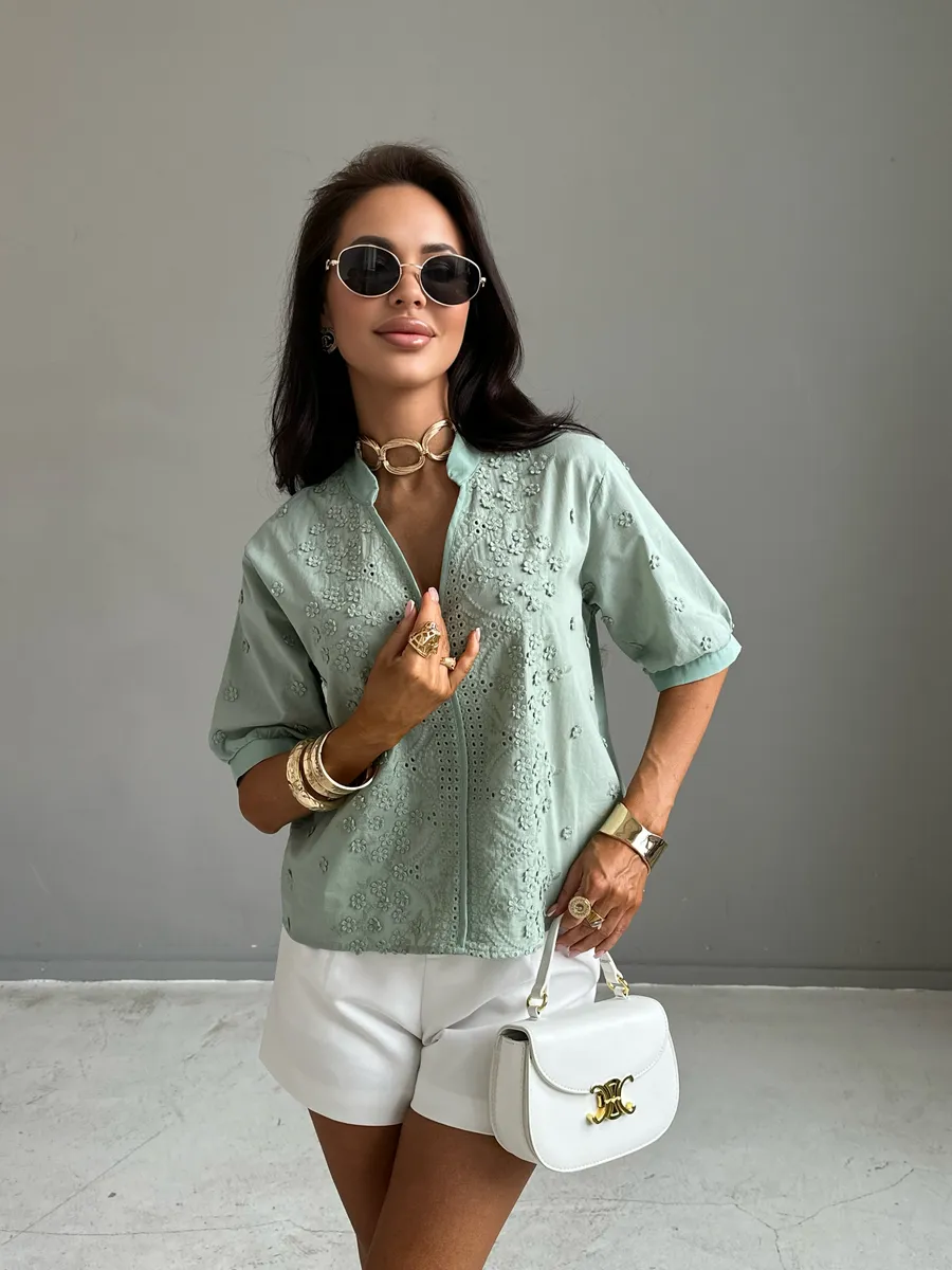 Оливковая блузка нарядная летняя