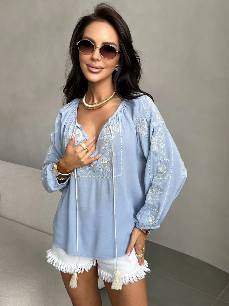 Голубая блузка нарядная летняя