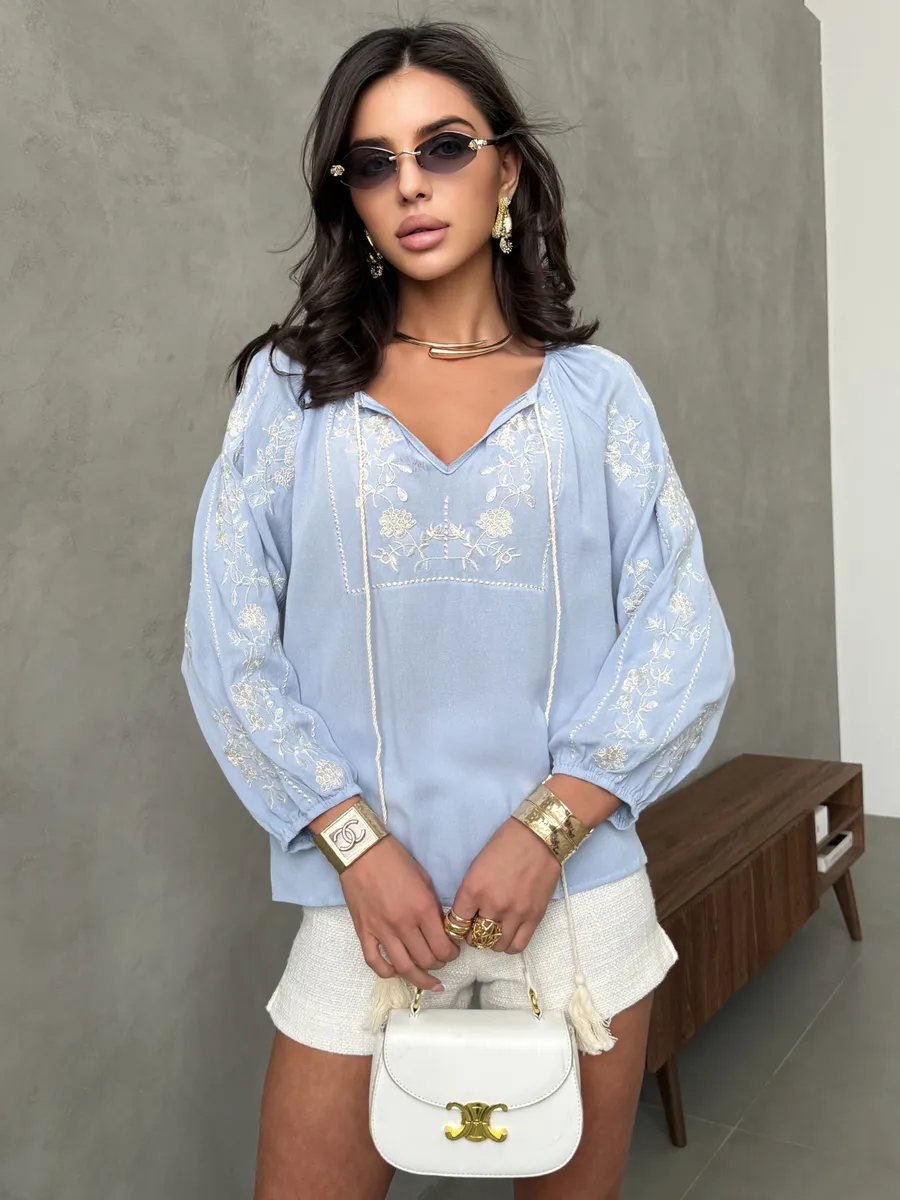 Голубая блузка нарядная летняя