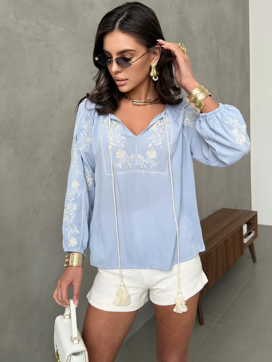 Голубая блузка нарядная летняя
