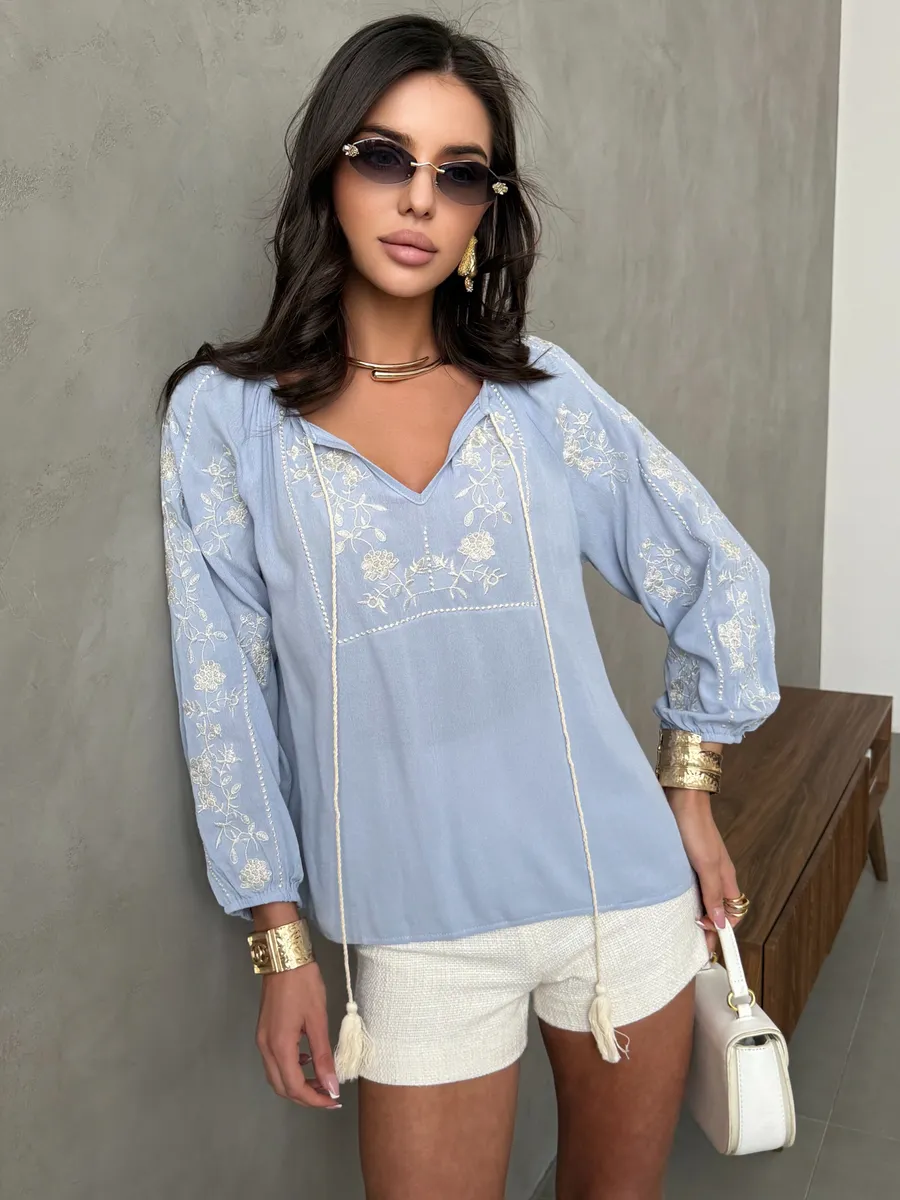 Голубая блузка нарядная летняя