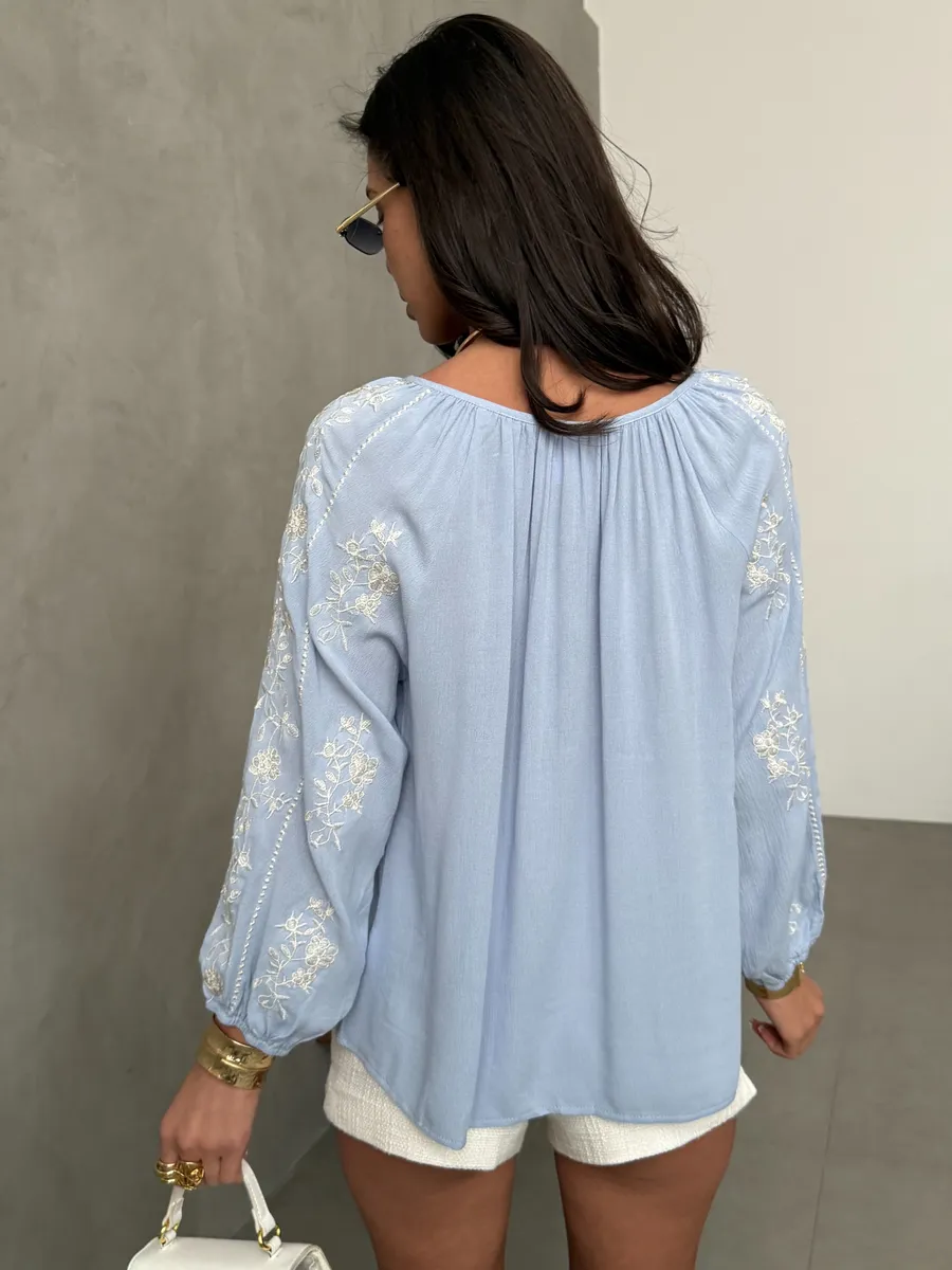 Голубая блузка нарядная летняя