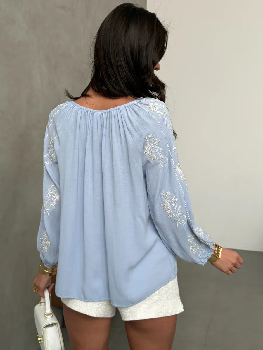 Голубая блузка нарядная летняя