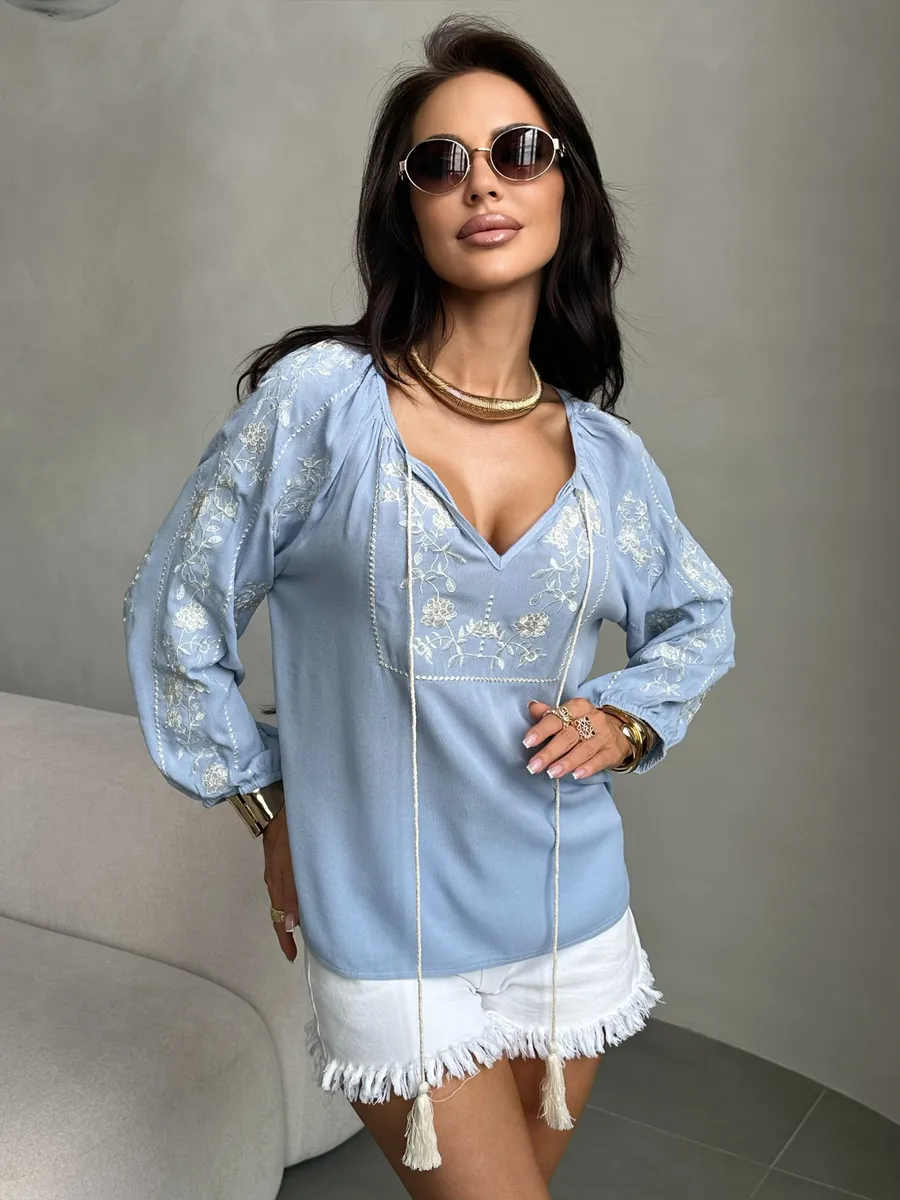 Голубая блузка нарядная летняя