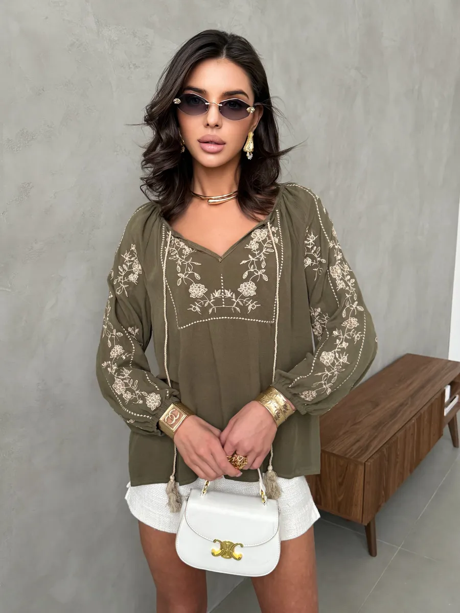 Хаки блузка нарядная летняя
