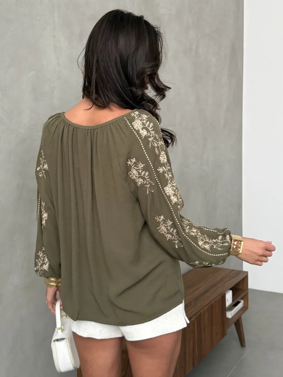 Хаки блузка нарядная летняя