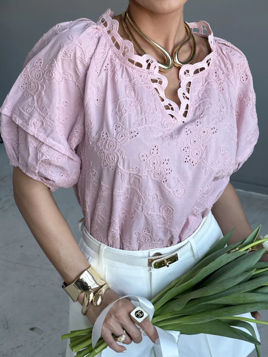 Розовая блузка нарядная летняя