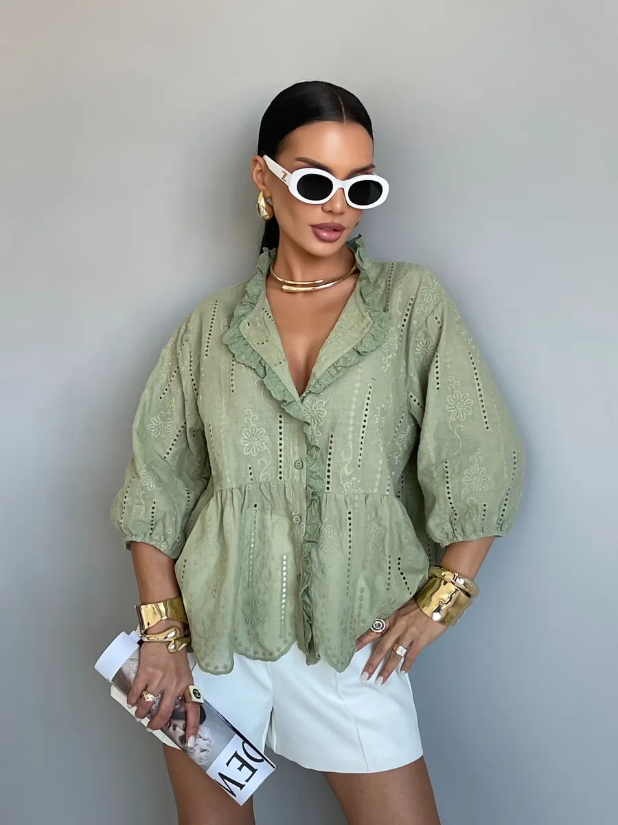 Оливковая блузка нарядная летняя