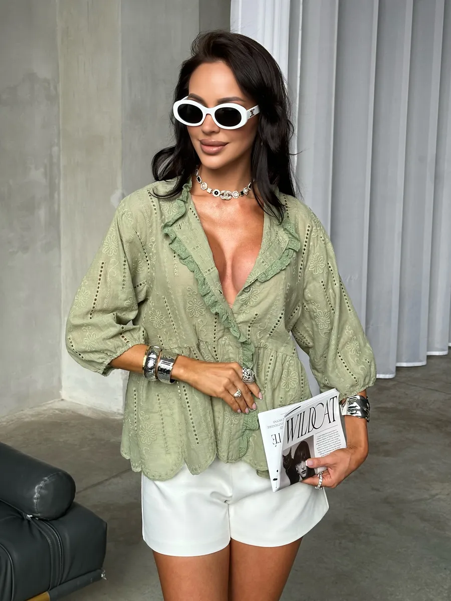 Оливковая блузка нарядная летняя