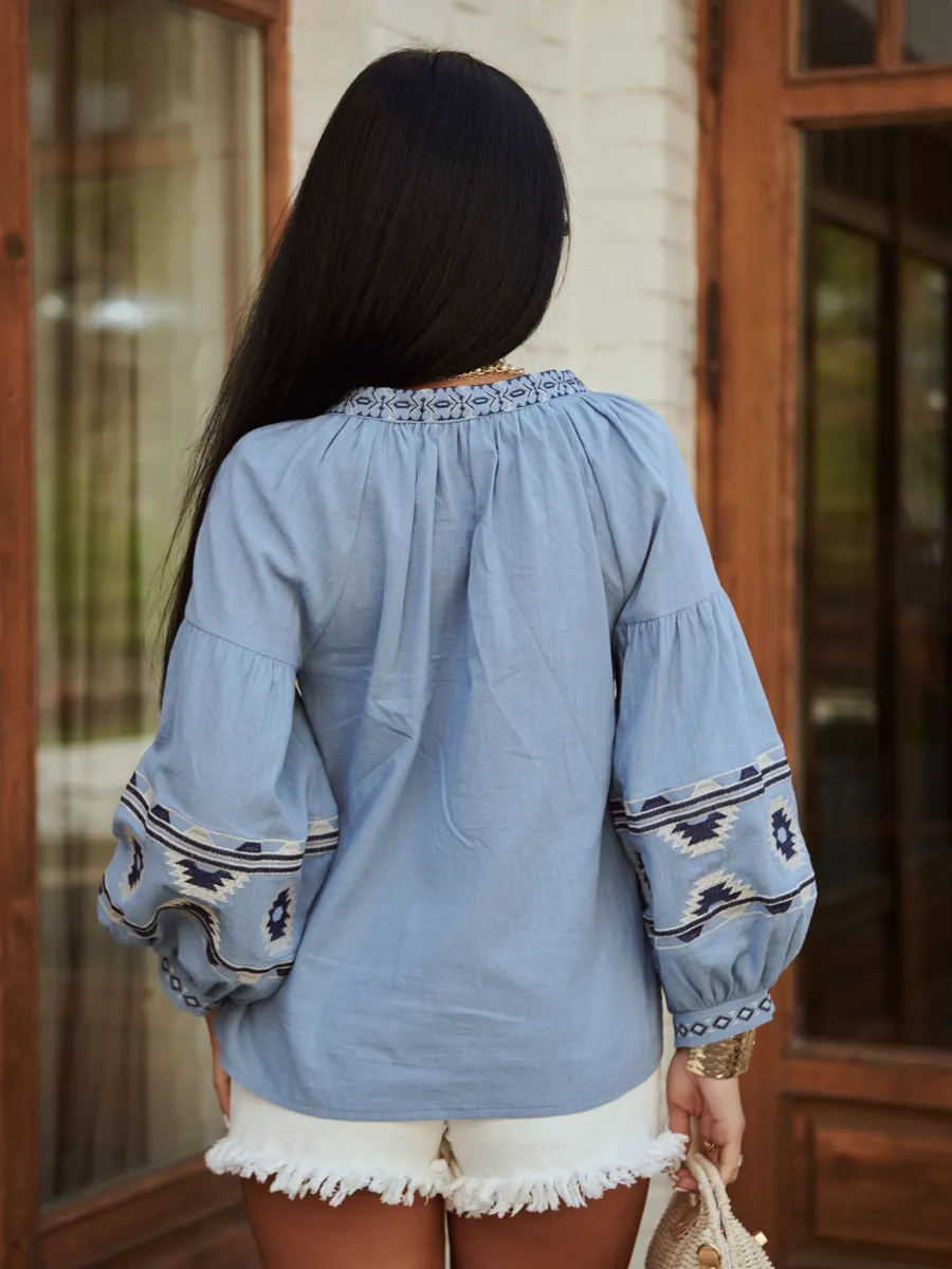 Голубая блузка нарядная летняя