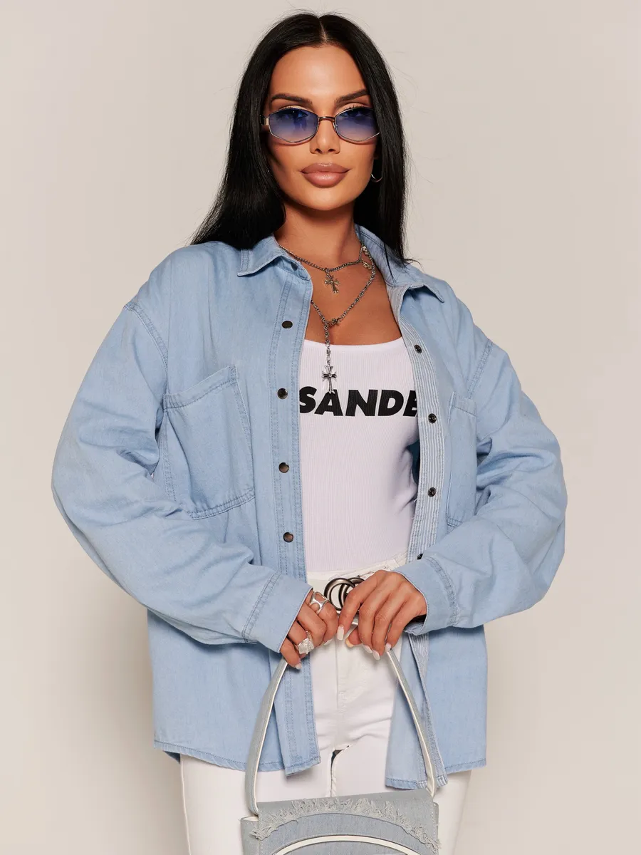 Синяя джинсовая рубашка оверсайз