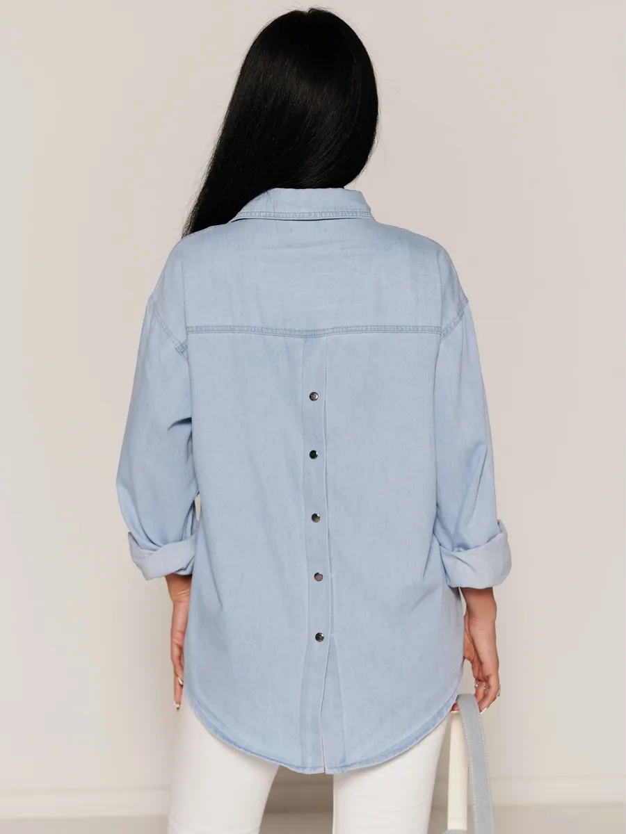 Синяя джинсовая рубашка оверсайз