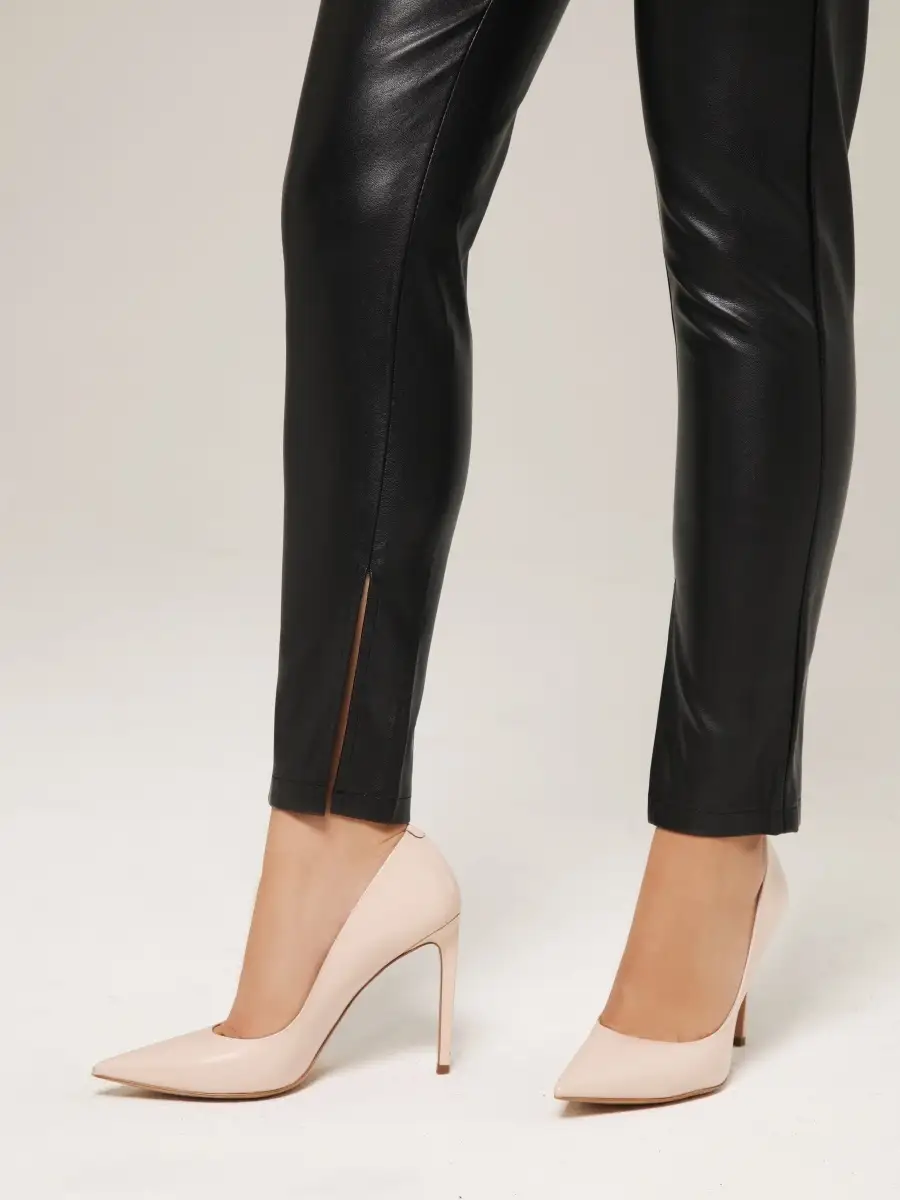 Брюки женские кожаные из экокожи с разрезами внизу