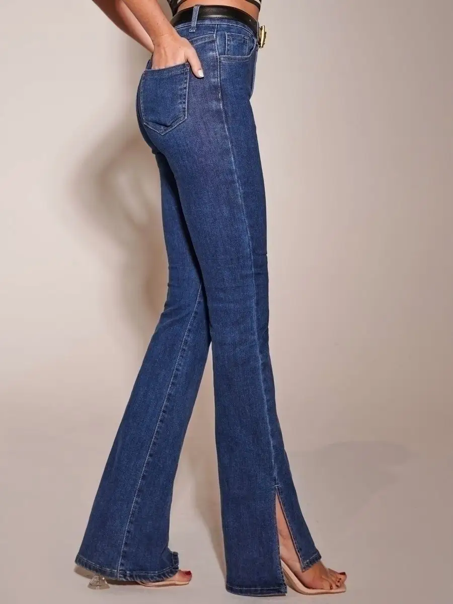 Джинсы клеш от колена с разрезами