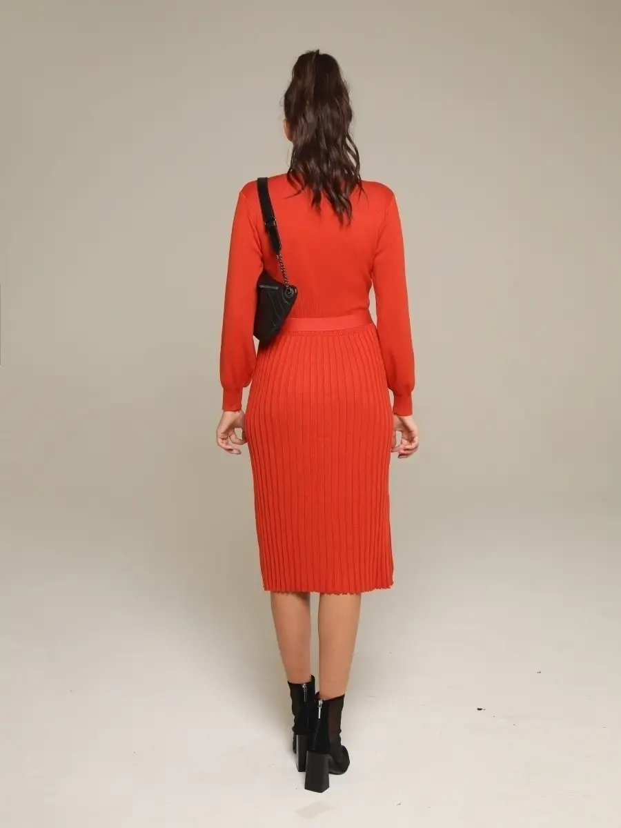Красно-оранжевое платье женское вечернее теплое трикотажное офисное миди