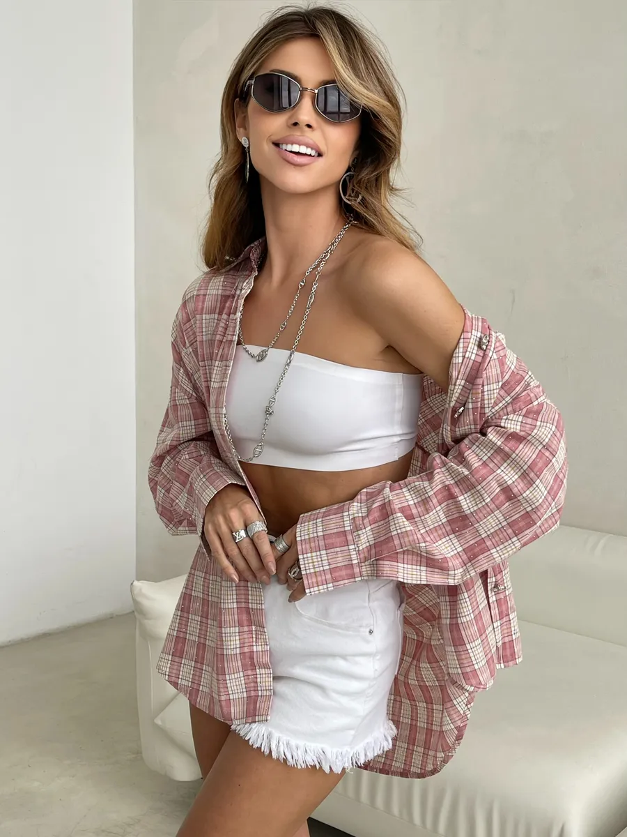 Розовая рубашка в клетку летняя