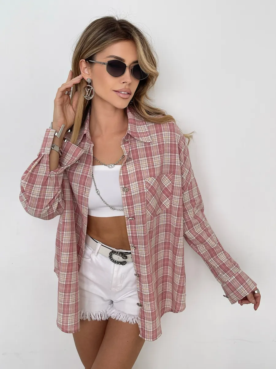 Розовая рубашка в клетку летняя