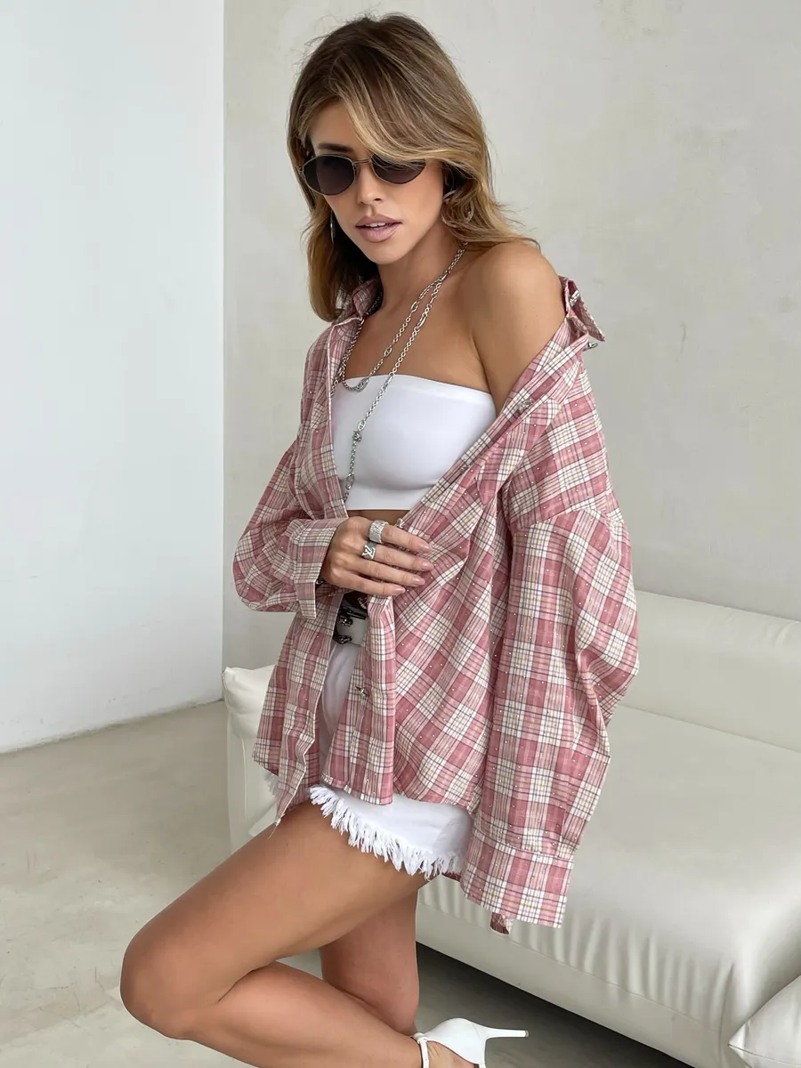 Розовая рубашка в клетку летняя