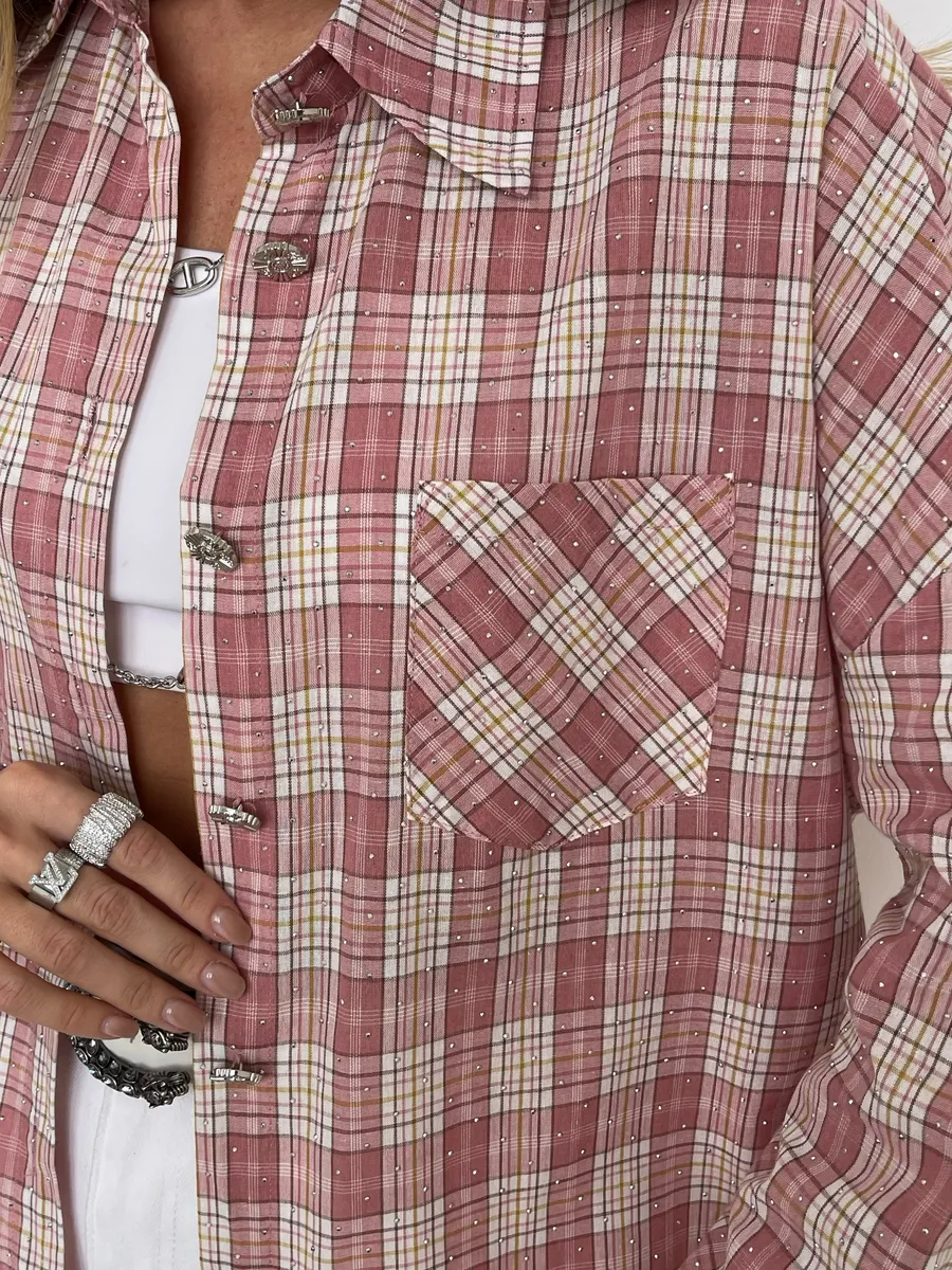 Розовая рубашка в клетку летняя