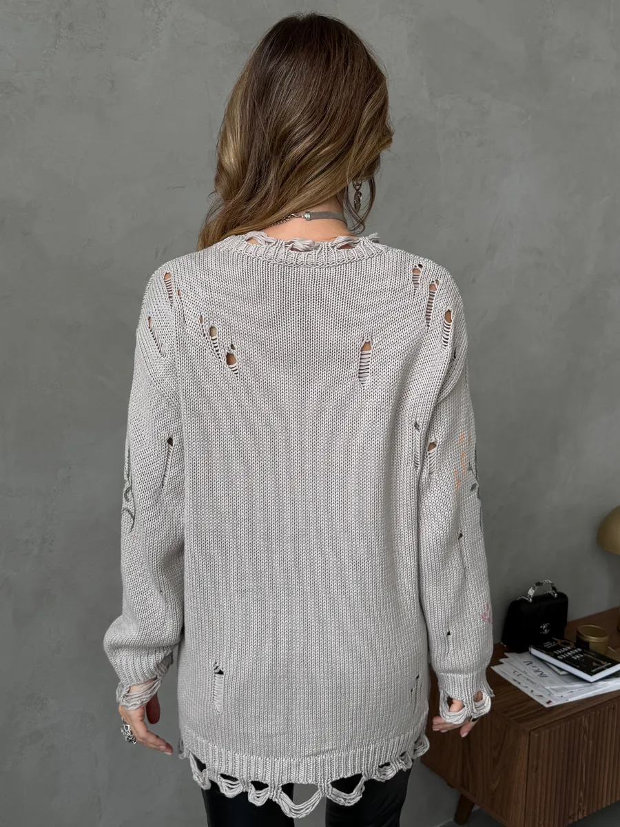 Серая кофта оверсайз нарядная с принтом рваная