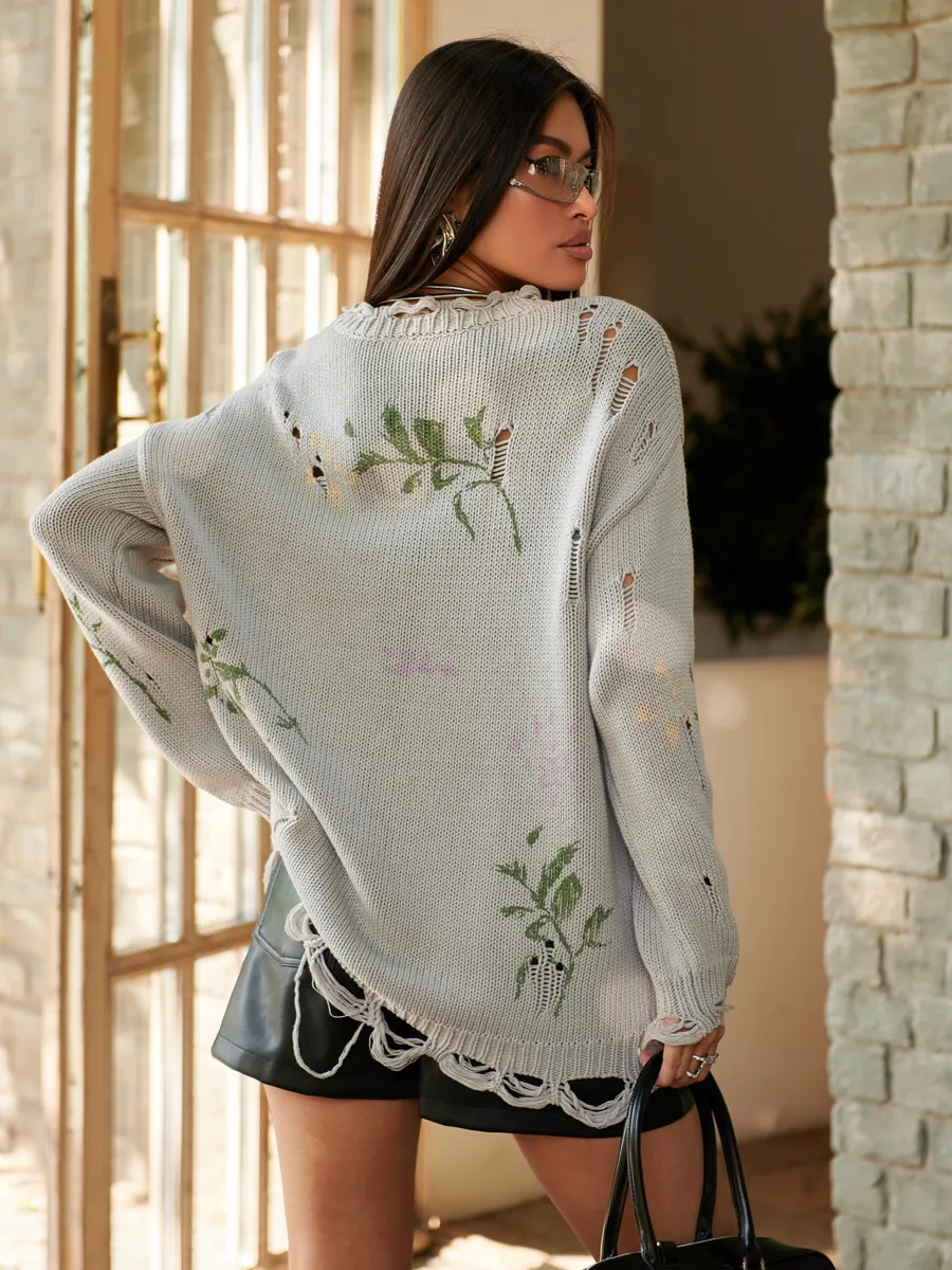 Серая кофта оверсайз нарядная с принтом рваная