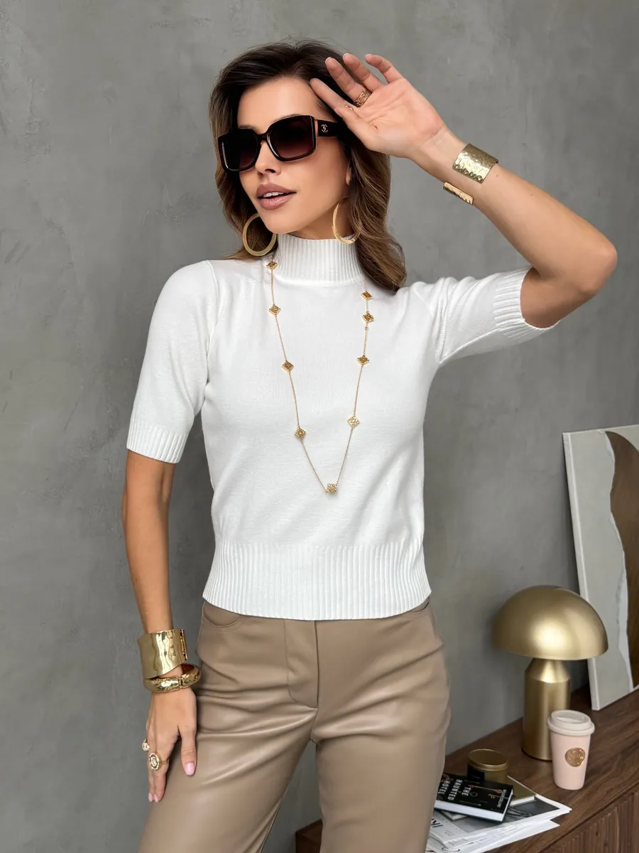 Белая кофта трикотажная