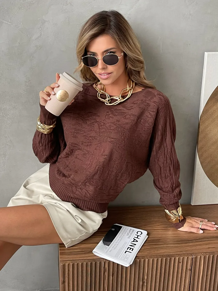 Коричневая кофта оверсайз с узорами