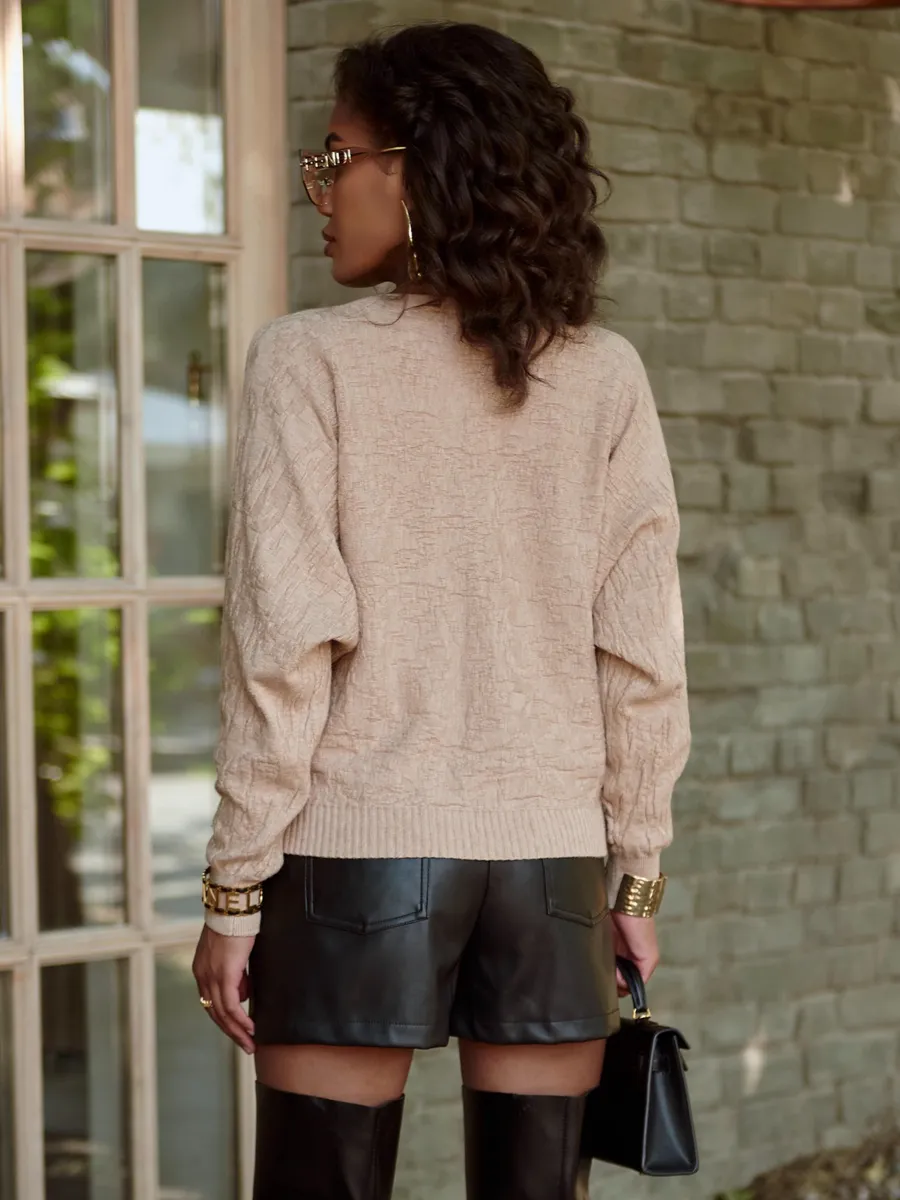 Бежевая кофта оверсайз с узорами