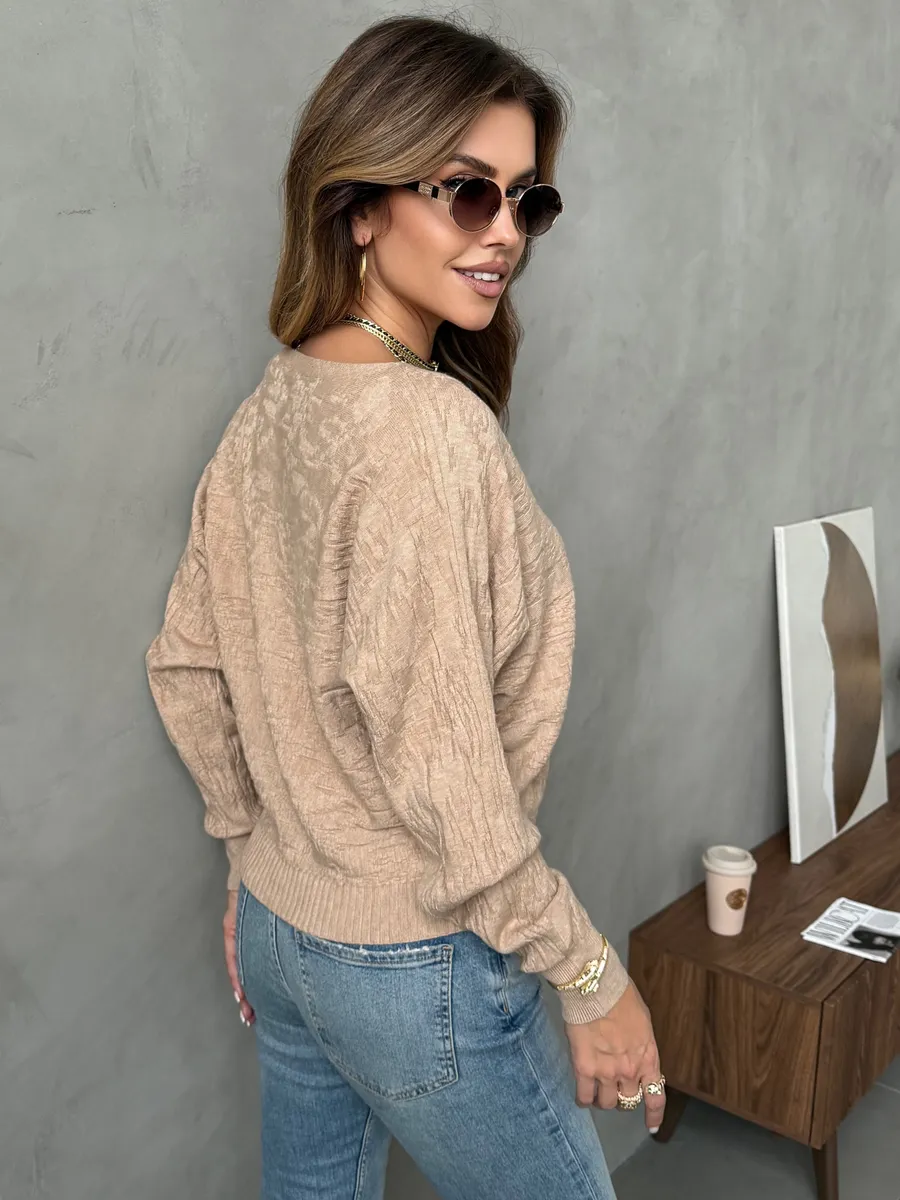 Бежевая кофта оверсайз с узорами