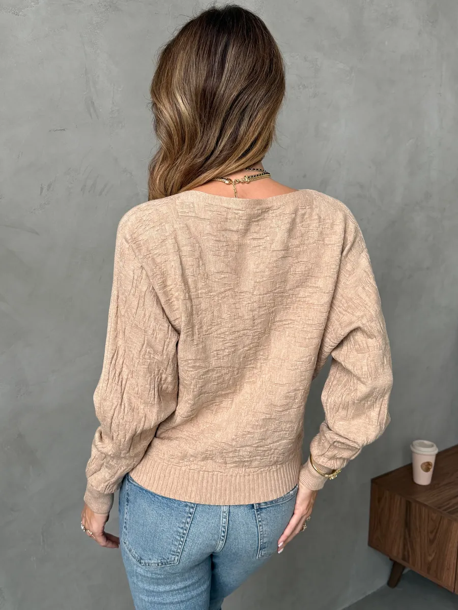 Бежевая кофта оверсайз с узорами