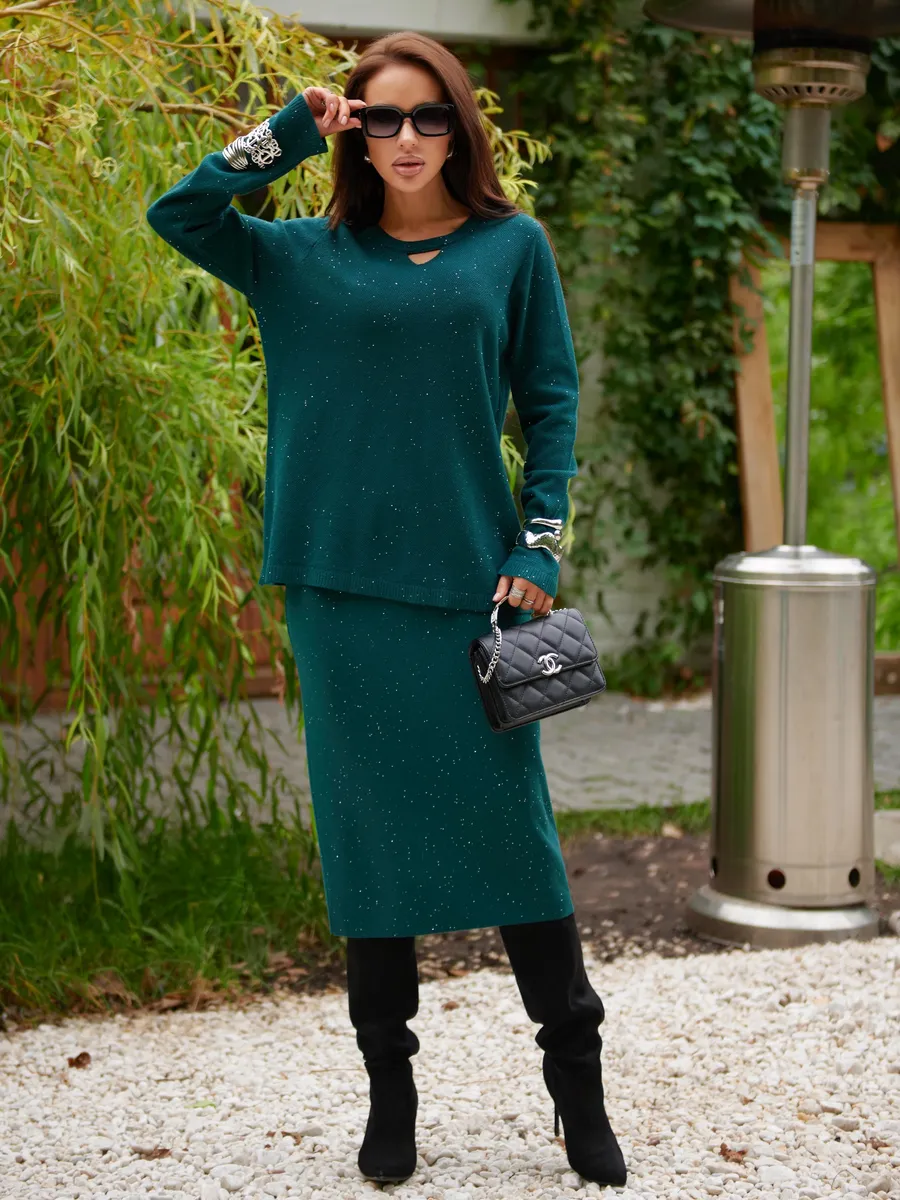 Зеленый костюм с юбкой теплый нарядный трикотажный